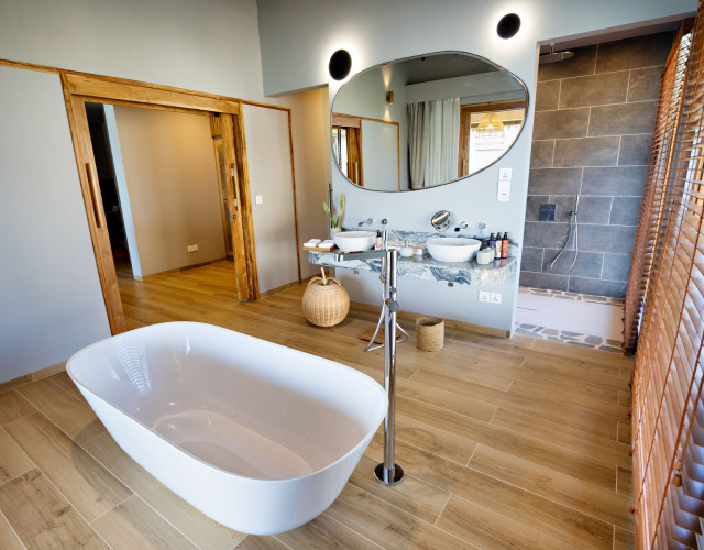 LS-Bathroom.jpg