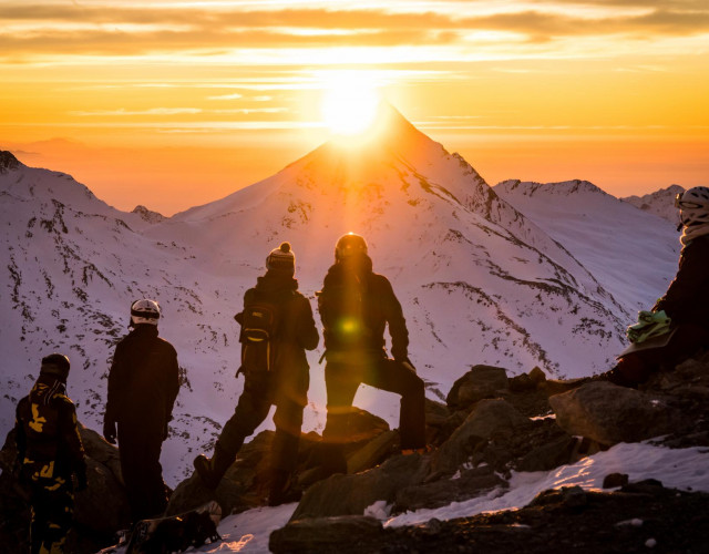 SunriseSkiing-Saas-Fee-(c)SaastalTourismusAG-PuzzleMedia-1611157152.jpg