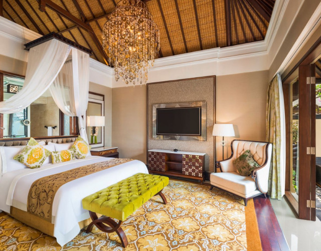 The-Strand-Villa-Bedroom.jpg