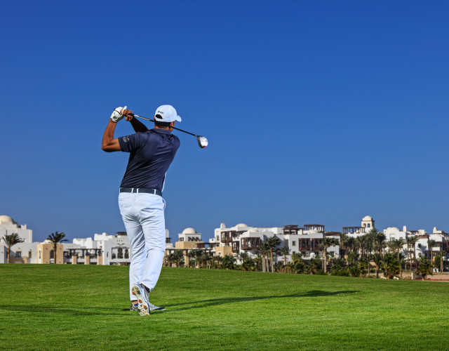 Ancient_Sands_Golf_Resort_and_Residence_El_Gouna_Red_sea_golf_player-web.jpg