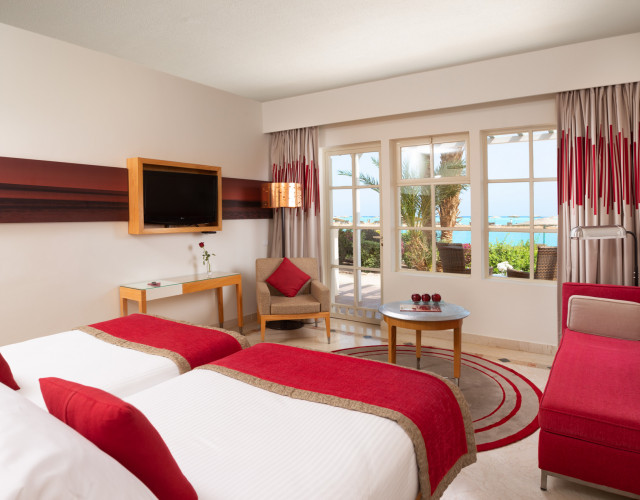 El-gouna-moevenpick-resort-Deluxe-Seaview-Room_web.jpg