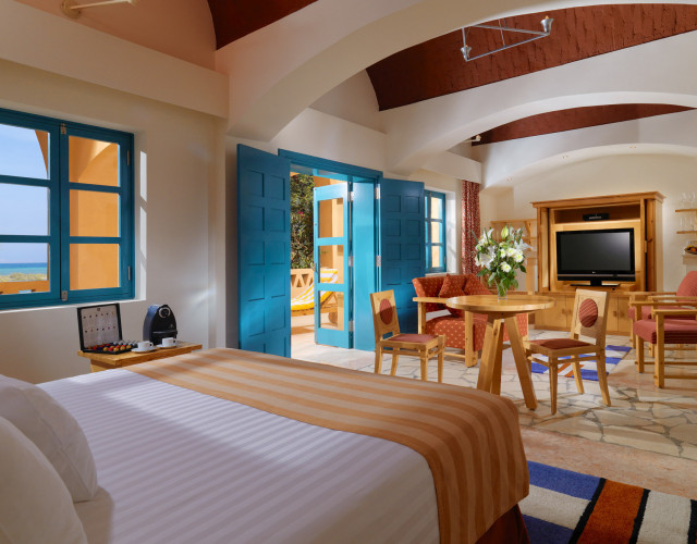 Sheraton_Miramar-El-Gouna_junior_suite_web.jpg