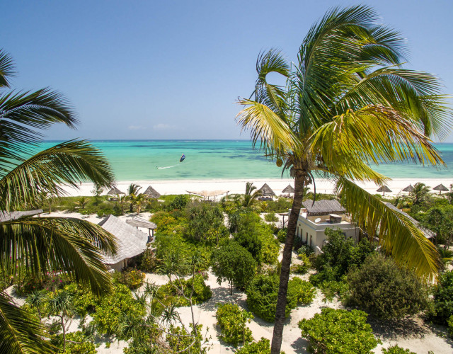 Beach---View-with-kitesurfer-web.jpg