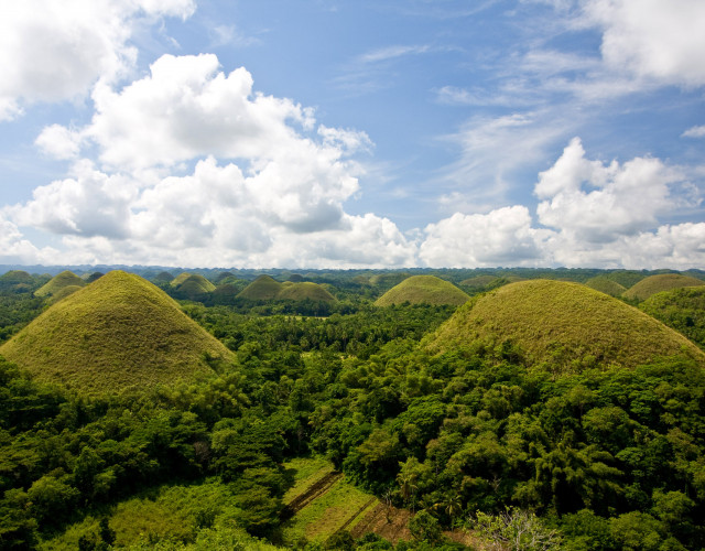 Bohol-Chocolate-Hills01-David-Hettich-web.jpg