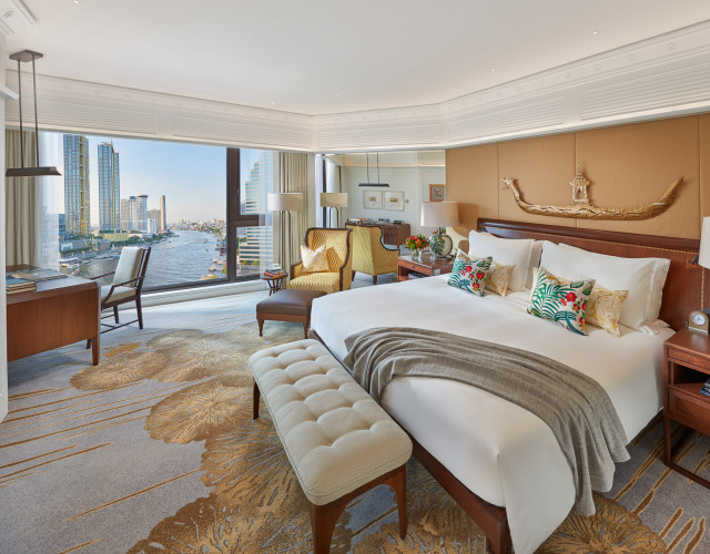 Mandarin-Oriental,-Bangkok---Deluxe-Theme-Suite---Bedroom-web.jpg