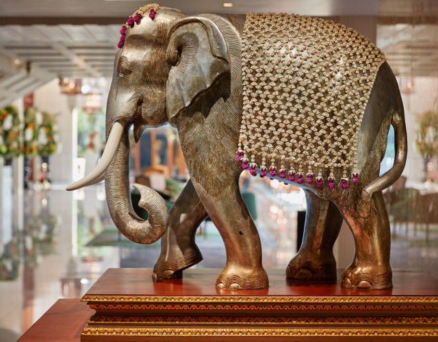 Mandarin-Oriental,-Bangkok---Lobby-Elephants-web.jpg