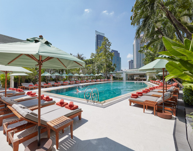 Mandarin-Oriental,-Bangkok---Swimming-Pool-web.jpg