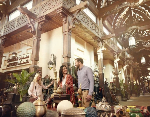 Medium-3796_Shopping_Souk_Caucasian_F2.jpg