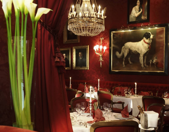 Hotel-Sacher-Wien,-Restaurant-Rote-Bar-I-(c)-Hotel-Sacher.jpg