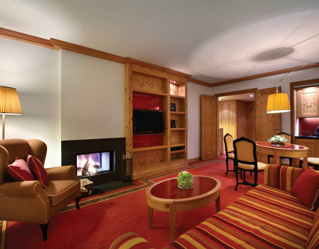 JPEG_Kempinski-Das-Tirol_Deluxe-Suite_BS1-(2).jpg