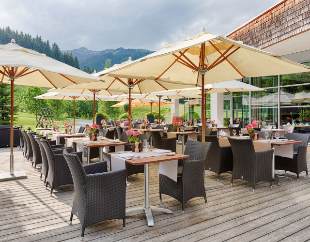 JPEG_Kempinski-Das-Tirol_Steinberg_Terrasse-2-web.jpg