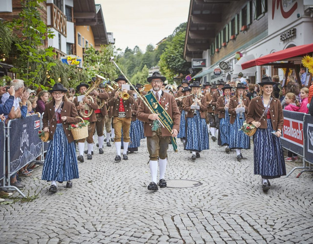 Hinterglemmer-Bauernmarkt-2019-_-Hinterglemm-Farmer's-Market-2019-1200x800.jpg