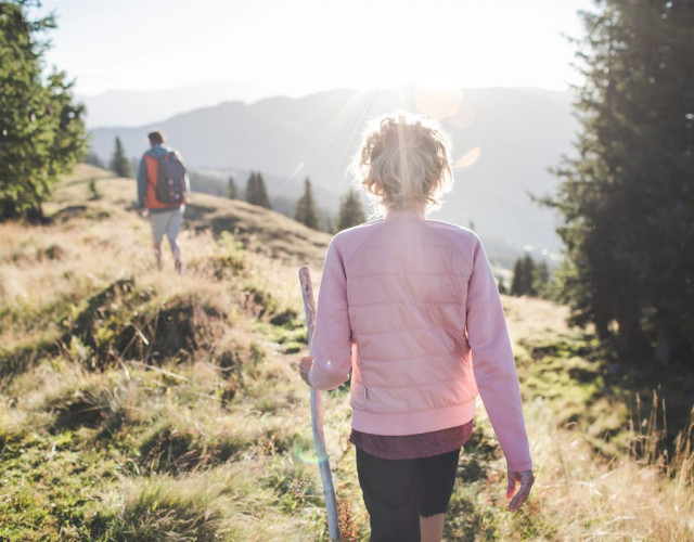 Wandern-_-Hiking-in-Saalbach-Hinterglemm--1200x800.jpg