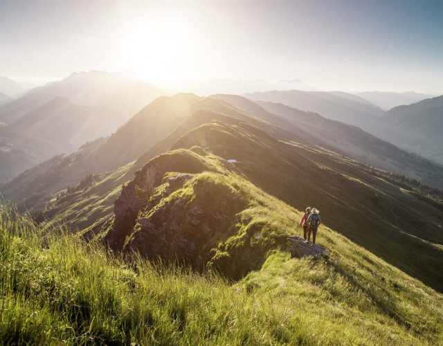 Wandern-_-Hiking-in-Saalbach-Hinterglemm-1200x800-2.jpg