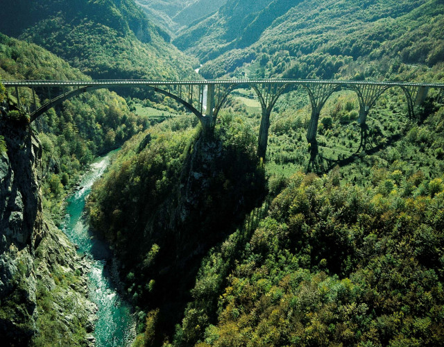 Durmitor_Bridge-on-the-river-Tara_1-web.jpg