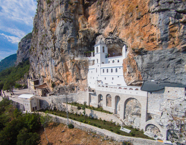 Ostrog-Monastery_1-web.jpg