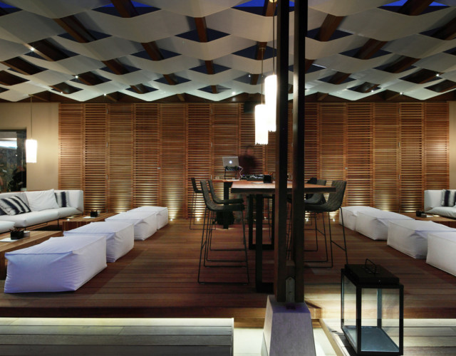 DC_CrystalBox_Bar_Outdoor_15-web.jpg