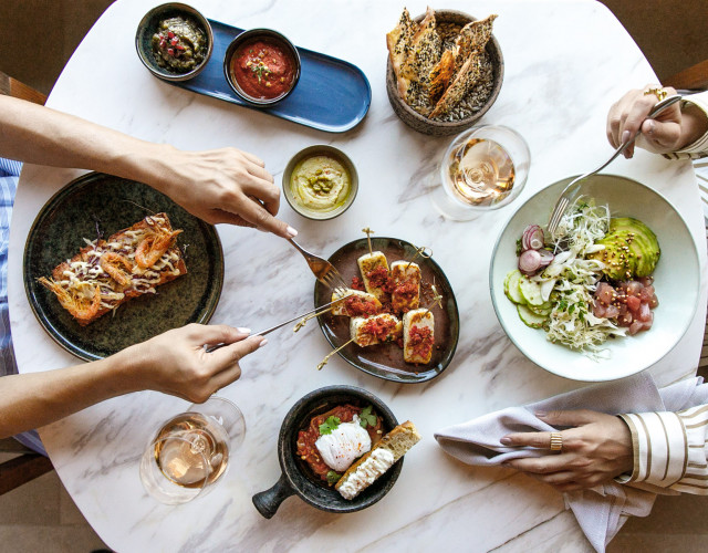 DC_Food_OceanRestaurant_SharingTable_Ducasse_01-web.jpg