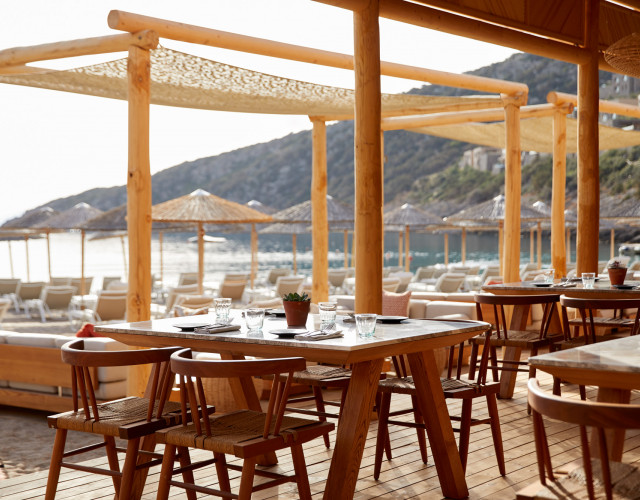 DC_TheBeachHouse_Day_Restaurant_04-web.jpg