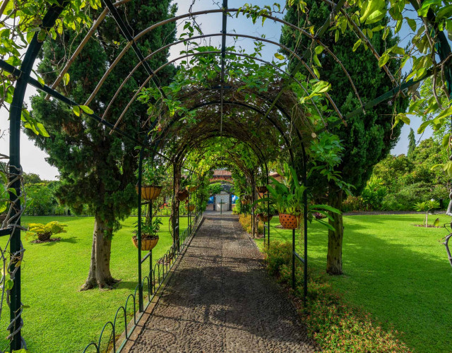 8.-QUINTA-JARDINS-DO-LAGO-manicured-gardens_web.jpg