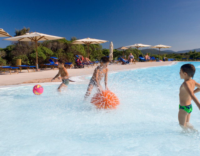 resort-valle-dell-erica-gallery-servizi-piscina-bimbi-santa-teresa-gallura1.jpg