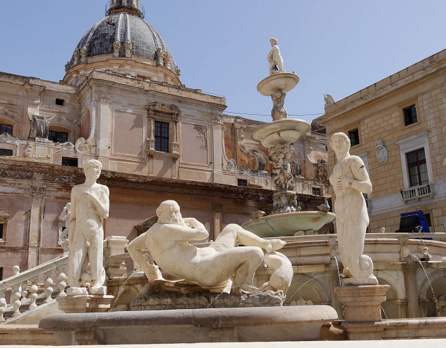 Palermo-Piazza-Pretoria.jpg