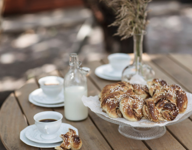 tina_stafren-fika_with_cinnamon_buns-7518-7.jpg