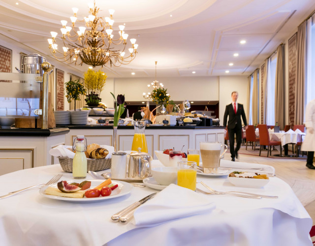 Les-Saisons-Breakfast-Table-Set.jpg