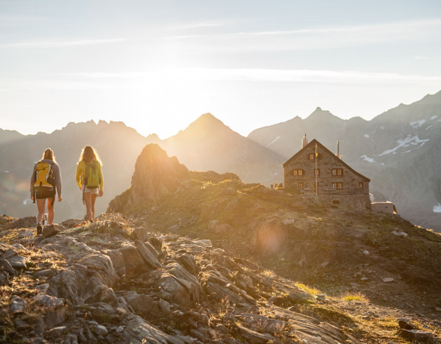 Destination-Andermatt_Hiking-Mountains_Valentin-Luthiger-(5)-min.jpg