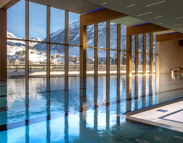 Radisson-Blu---Wellness-Pool-2-web.jpg