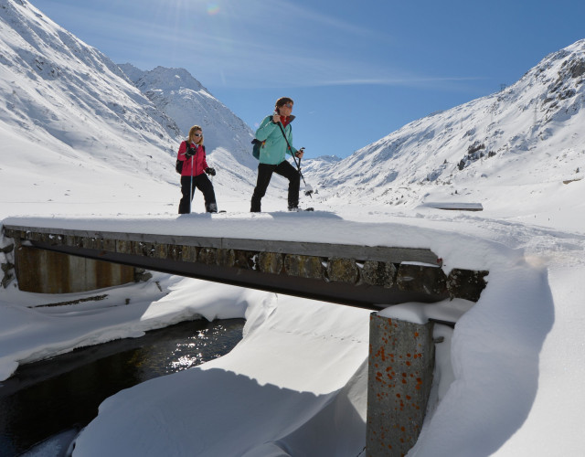 Schneeschuhlaufen-Urserntal.jpg