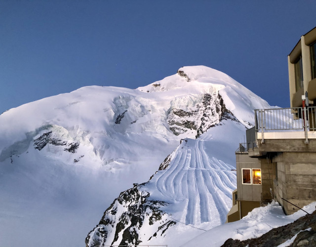 Bergbahnen_Infrastruktur_Metro_Alpin-Mittelallalin(c)SaastalTourismusAG-SaastalBergbahnenAG-min.jpeg