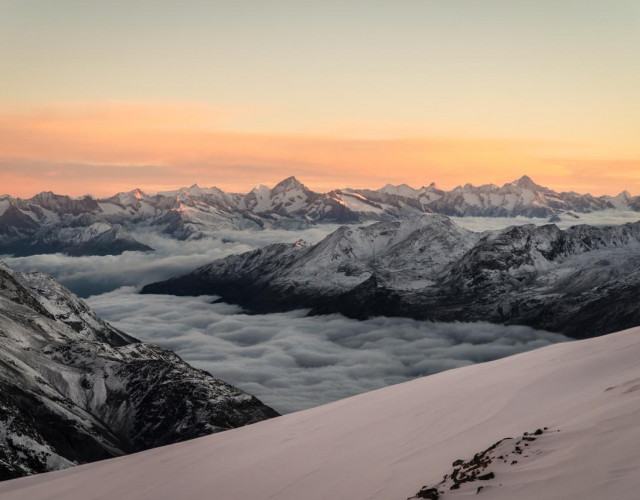 Sunrise-Saas-Fee-(c)SaastalTourismusAG-PuzzleMedia.jpg