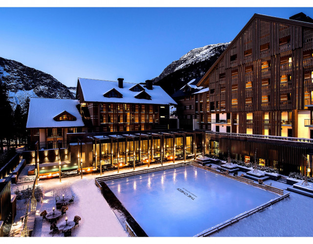 CAM-Dining-The-Courtyard-The-Ice-Rink-with-Logo.jpg