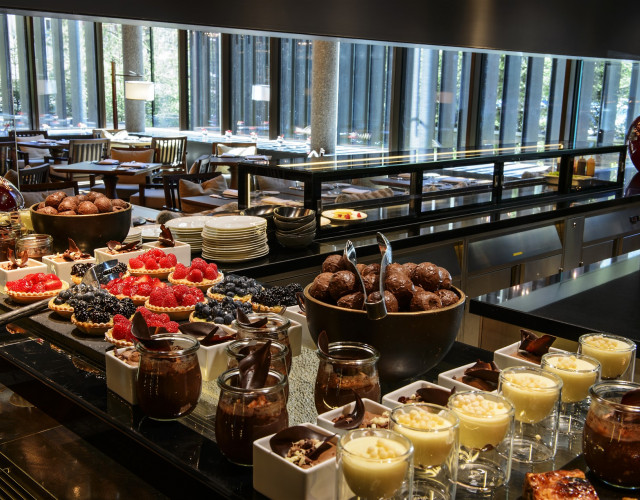 CAM-Dining-The-Restaurant-Brunch-005.jpg