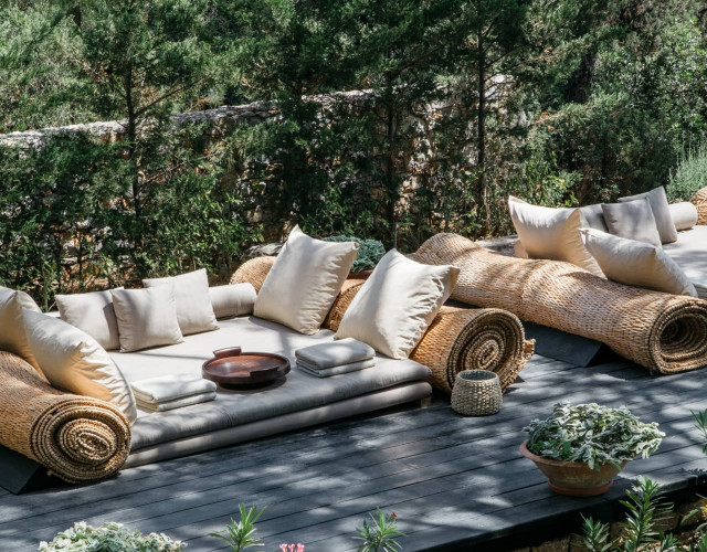 Amanruya,-Turkey---Beach-Club-Lounge-Terrace_Office_17856.jpg