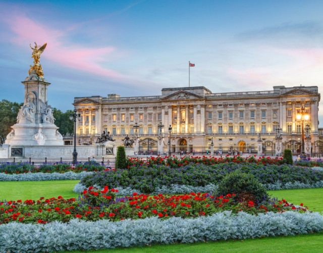 Buckingham-Palace-9.jpg