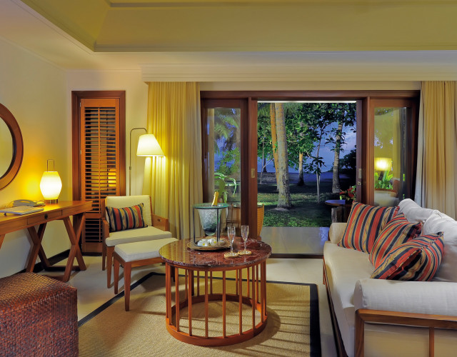 lemuria-seychelles-junior-suite-2-web.jpg