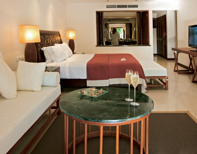 lemuria-seychelles-junior-suite-5-web.jpg