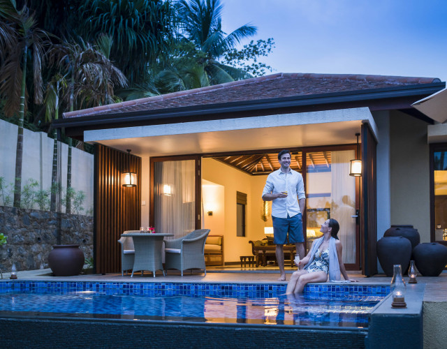 Anantara-Tangalle_1BR_PoolVilla_Ext_Couple_07_G_A_H.jpg