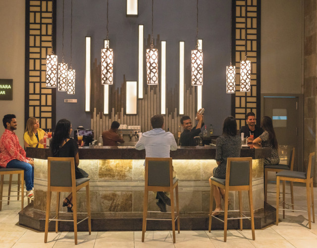 SRI_16_052---Lobby-bar.jpg