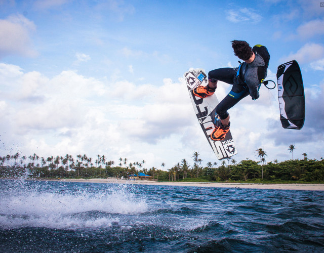 Kitesurfing.jpg