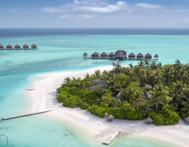 Hi_ADHI_69167926_Anantara_Spa_and_beach_aerial.jpg