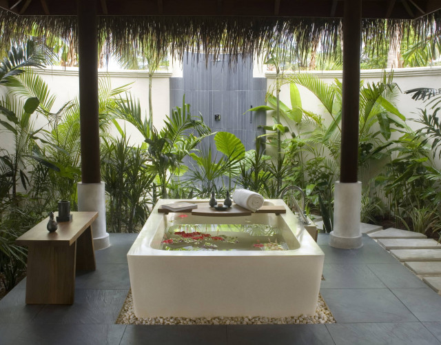 Hi_ADHI_69178585_Sunset_Beach_Villa_bathroom.jpg