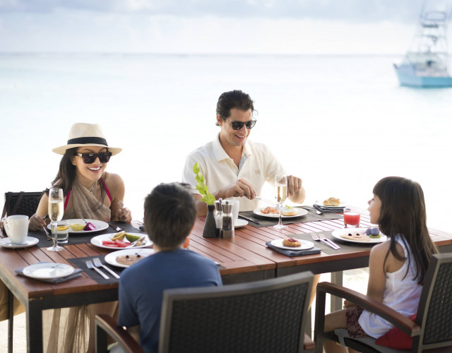 Hi_ADHI_73108288_ADHI_beach_breakfast_G_A_H.jpg