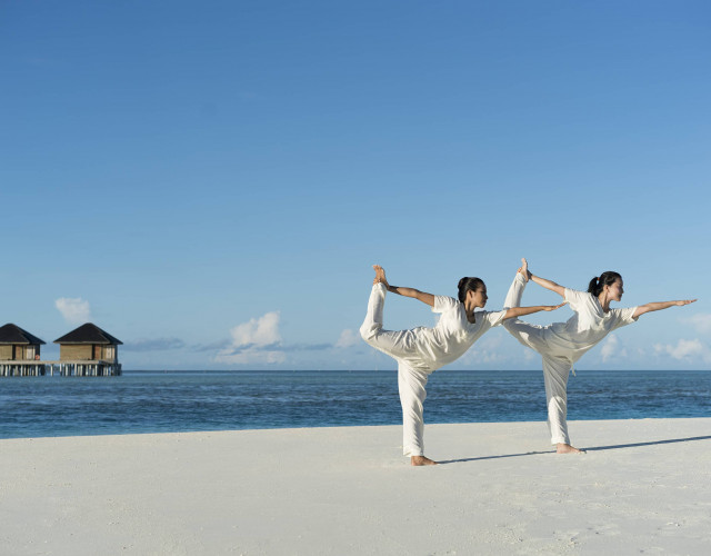 Hi_ADHI_73108610_ADHI_Yoga_Beach_02_G_A_H.jpg