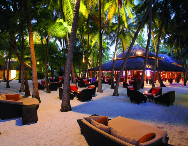 baros-maldives_sails-bar_hr.jpg