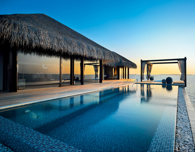 Velaa_Private_Island_Ocean_Pool_House_Sunset-web.jpg