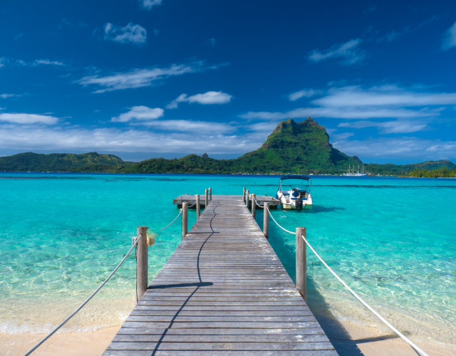 P2_02_BORA-BORA_Photo-7-(c)-Mark-Fitz.jpg