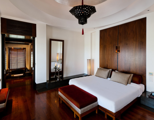 CMU-Rooms-Chedi-Club-Suite-Bedroom.jpg